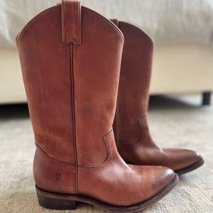 FRYE Women’s Billie Pull-on boot